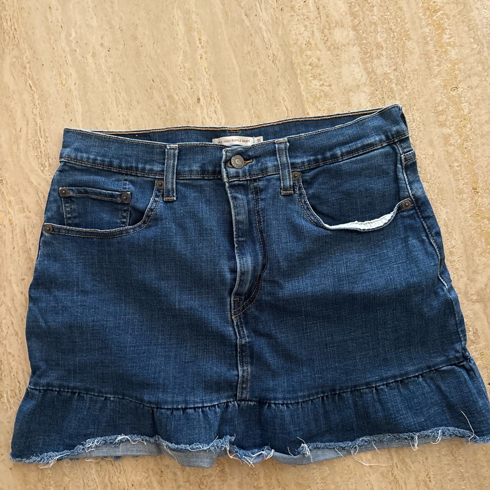 Levi’s A-line style Mile high ruffle Jean skirt